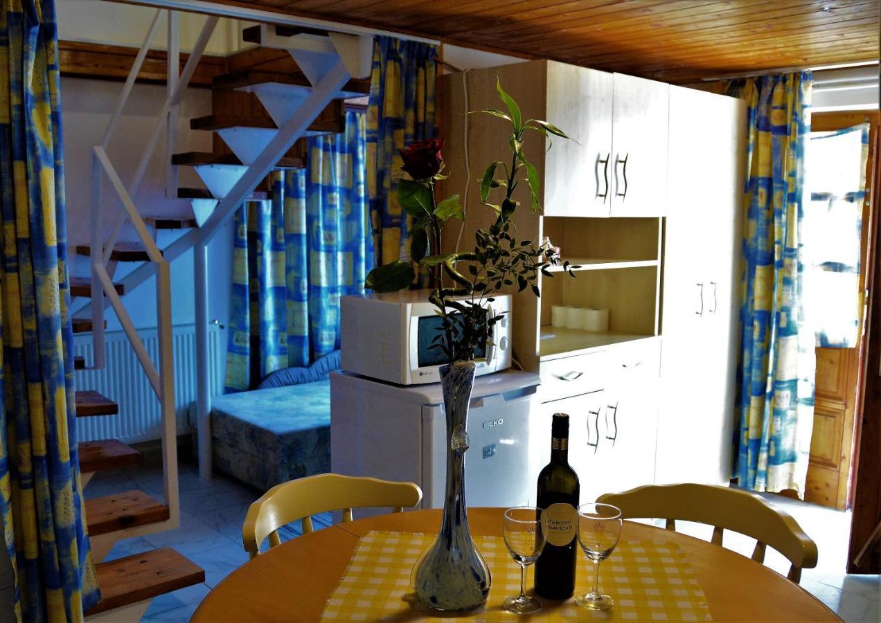 Unicum Vendégház Abádszalók Extérieur photo